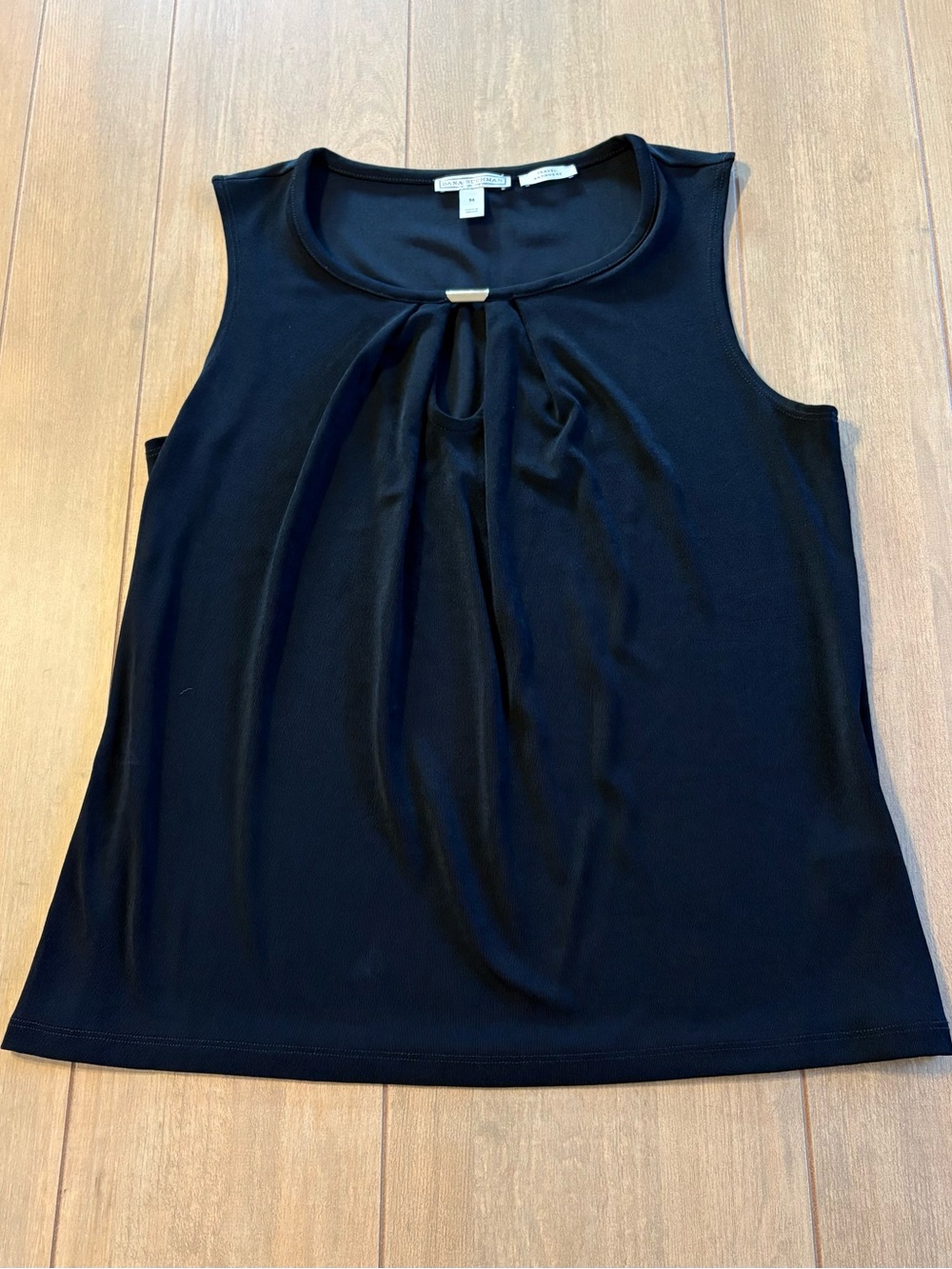 Dana Buchman Travel Anywhere Black Sleeveless Pleated Keyhole Tank Top Medium - Picture 4 of 9